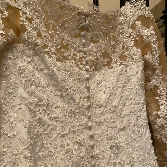 One of a kind size 2 Wedding Gown Street Size 0 Off the Shoulder NWT Pearl Bead